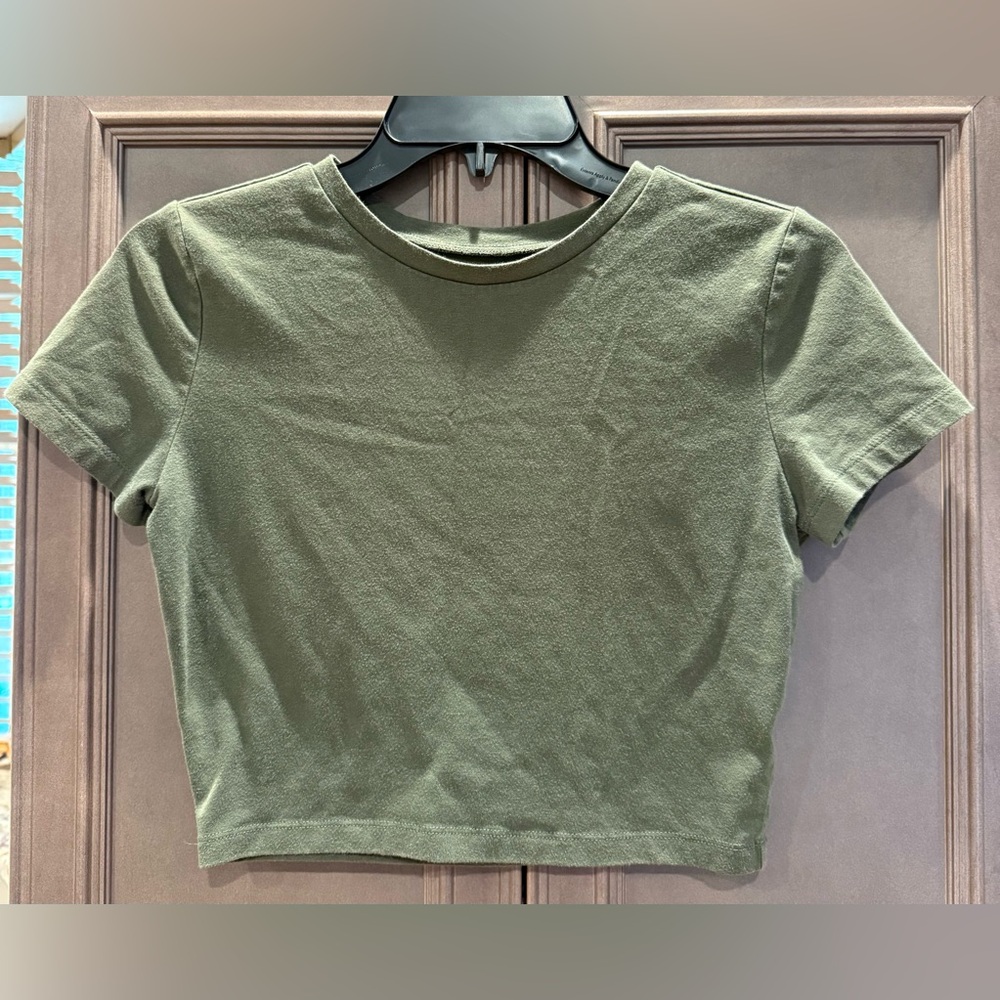wild fable med Olive Green Crewneck Crop Tee